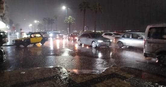 تساقط أمطار غزيرة وانخفاض الحرارة في الإسكندرية