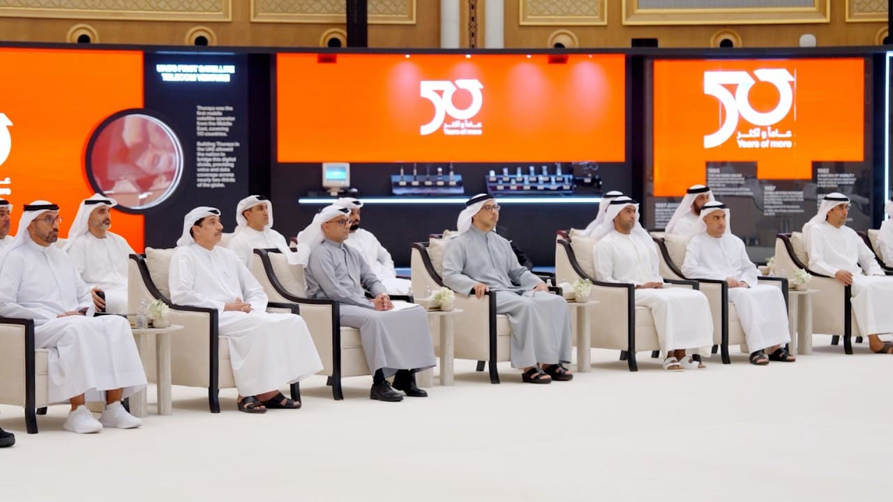 منصور بن زايد يطلق مشروع البنية الرقمية