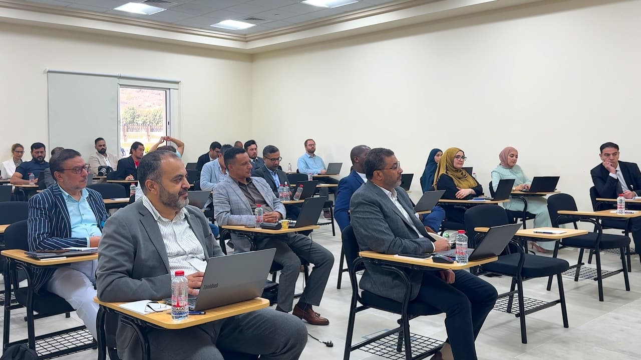 جامعة خورفكان تقيم دورة لأعضاء الهيئة التدريسية
