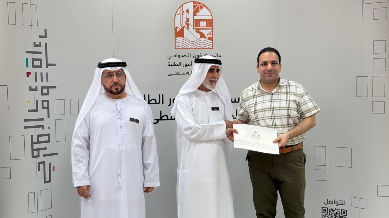 أولياء الطلبة بالوسطى يكرّمون المعلمين