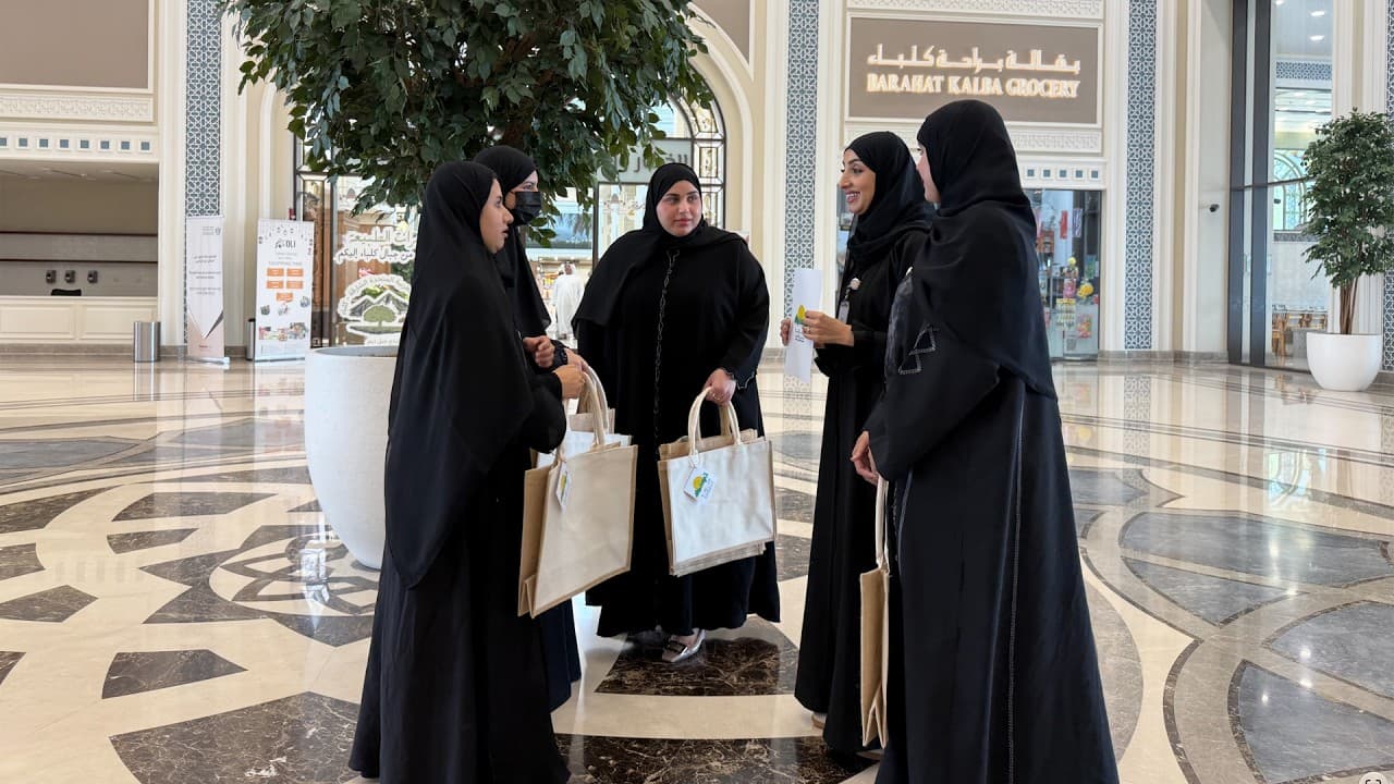 بلدية كلباء تنفذ حملة الشارقة تستحق الأفضل في سوق الجبيل