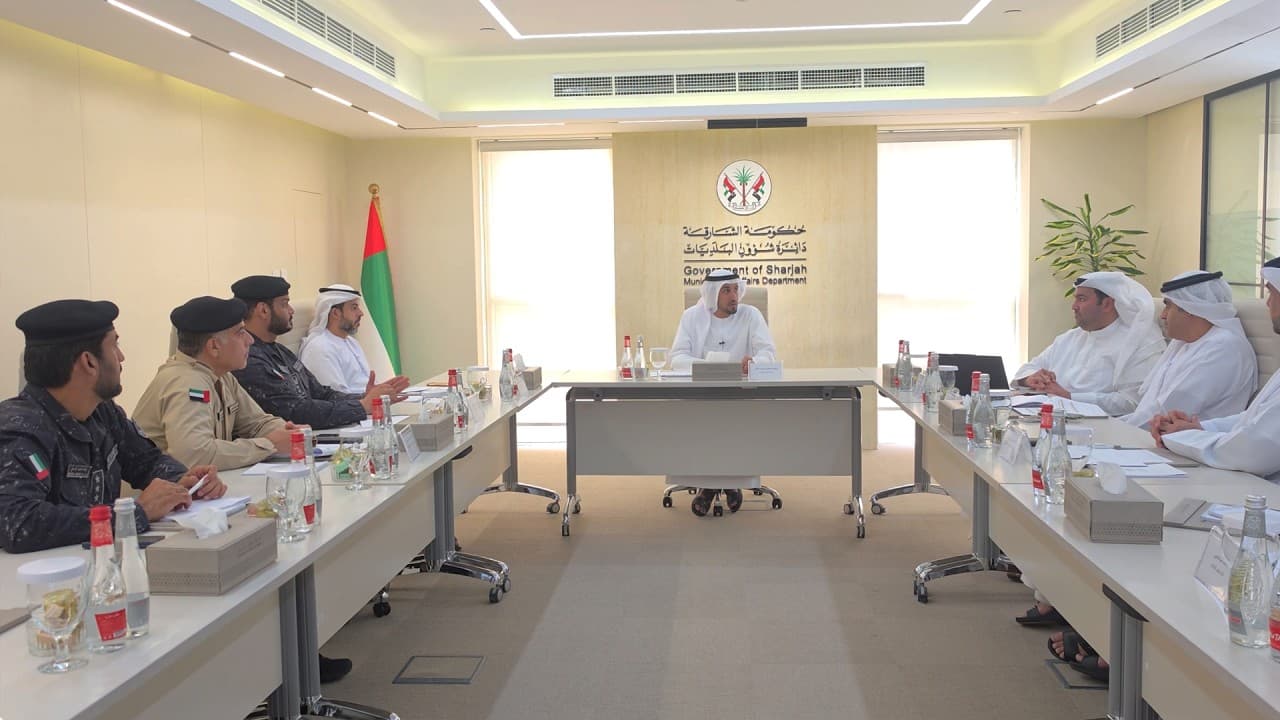 لجنة مكافحة التعديات بالشارقة تشكل فرق ميدانية
