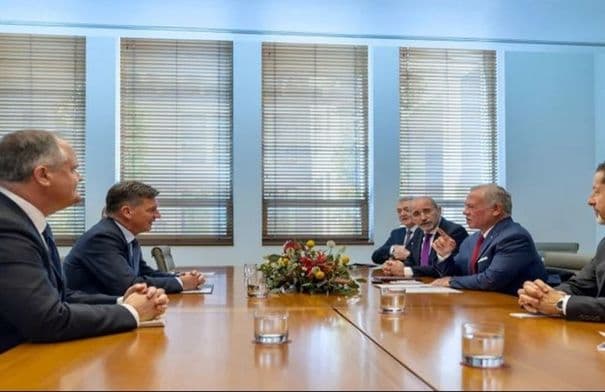 King holds talks with opposition leader in Australia