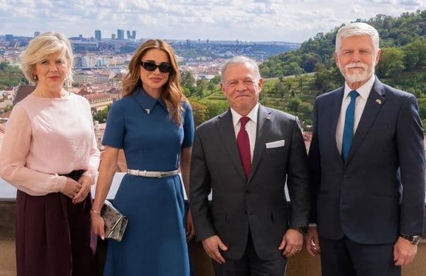 Queen Rania posts images of king's Czech visit