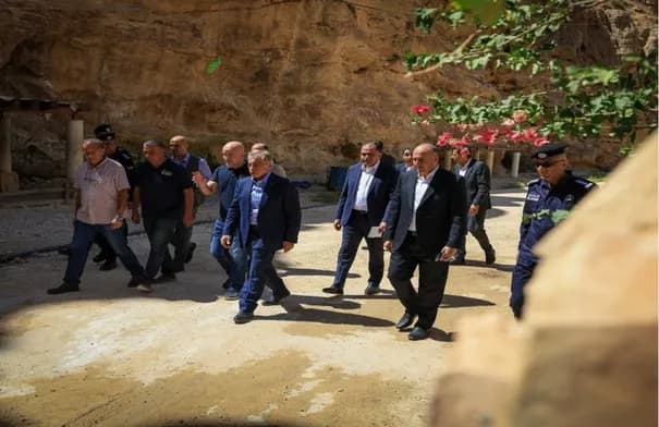 Hassan Focuses on Afra Baths Development