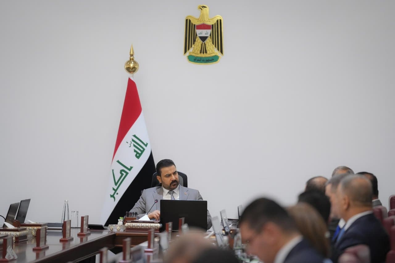 Experts: 100 Days Forge New Economic Path