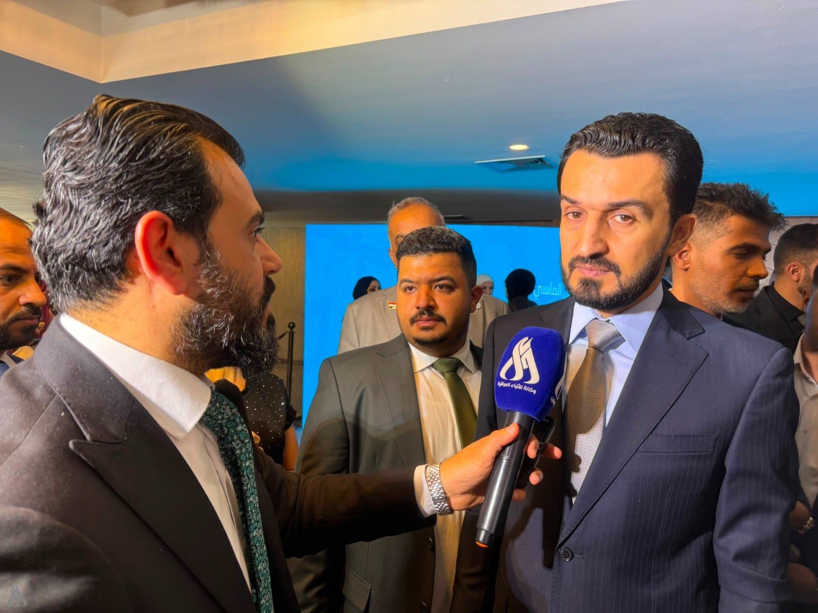 Communications Minister Plans Nationwide 5G Rollout