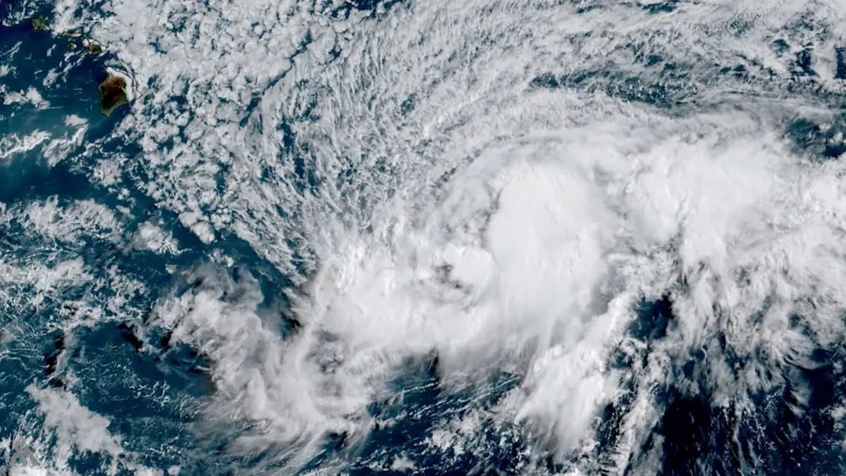 Hawaii Prepares for Hurricane Winds