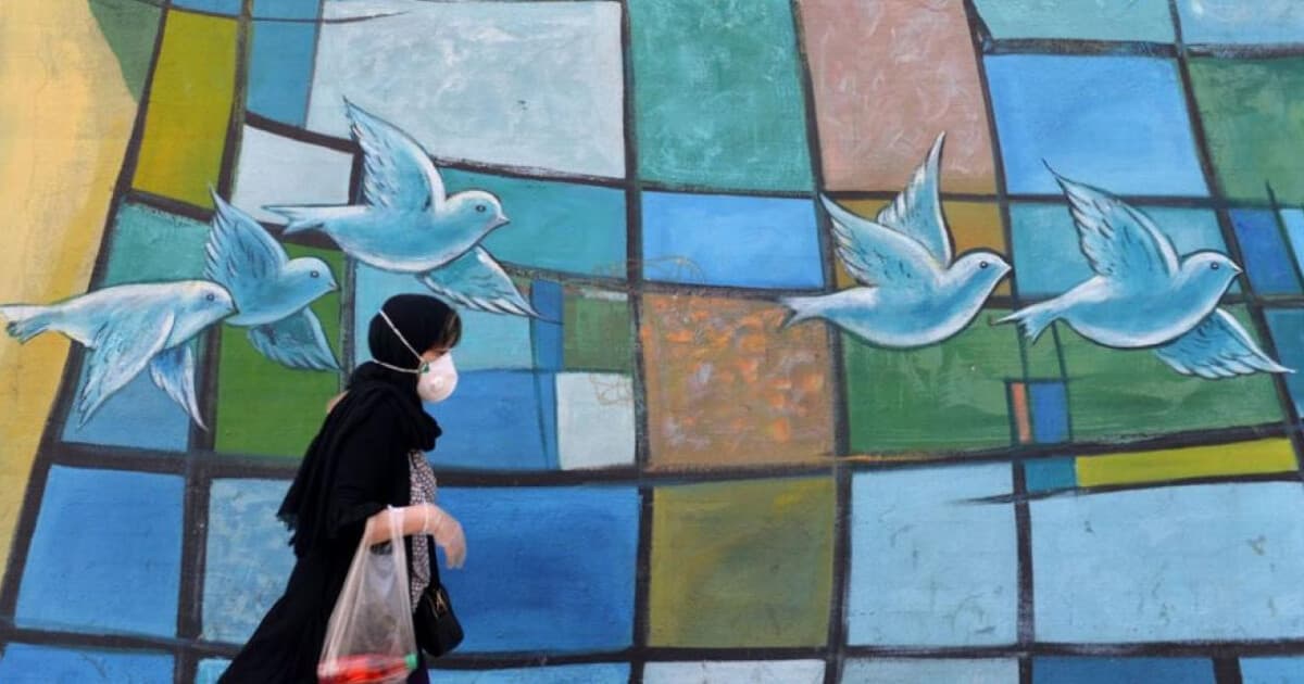 سيمفونية نقش على المرآة حين لقائي بـأنا