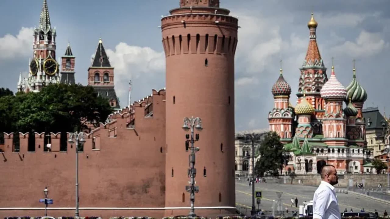 Explosion near Moscow cafe kills 3