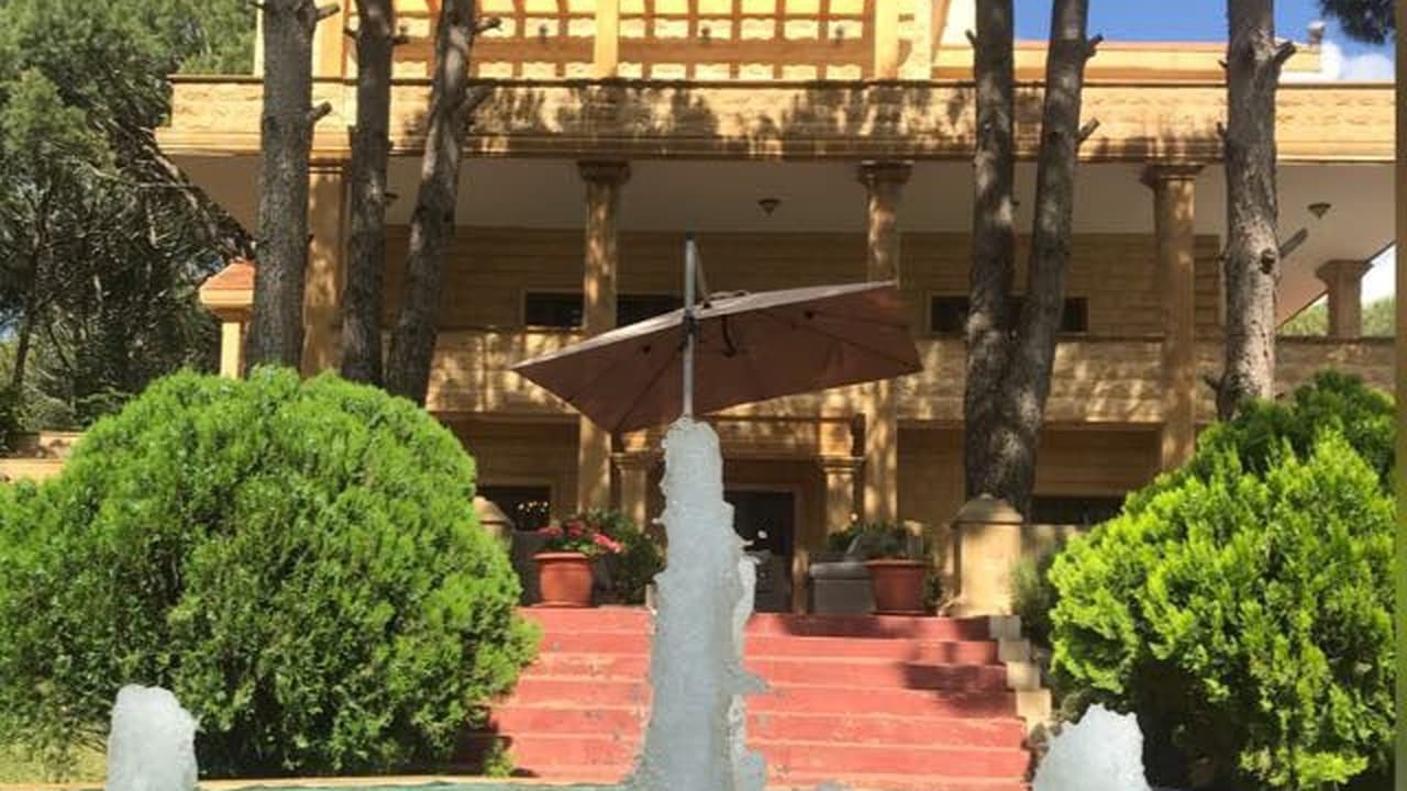 الجيش الإسرائيلي يدمّر قصر غندور في النبطية