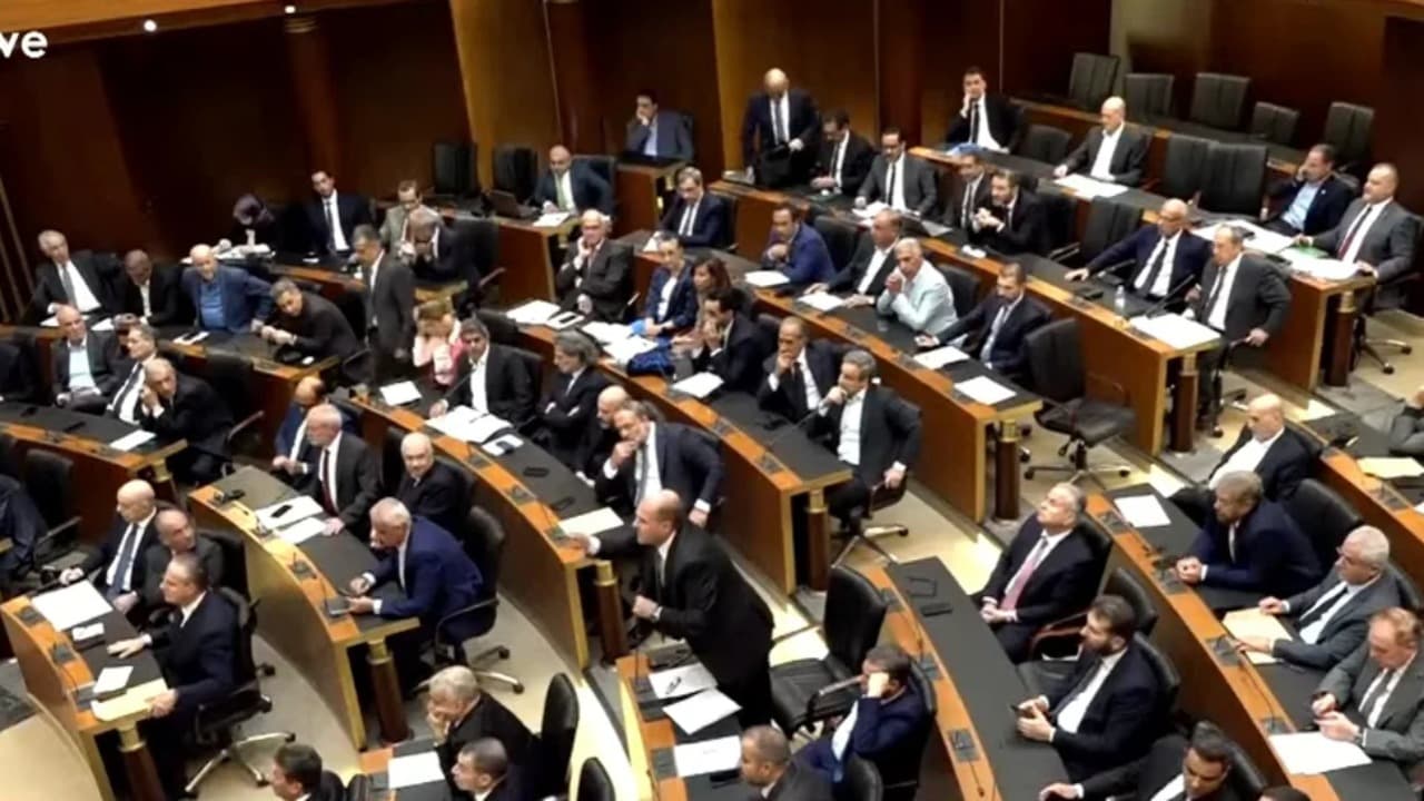 جدال في مجلس النواب يتوقف على تدخل بري