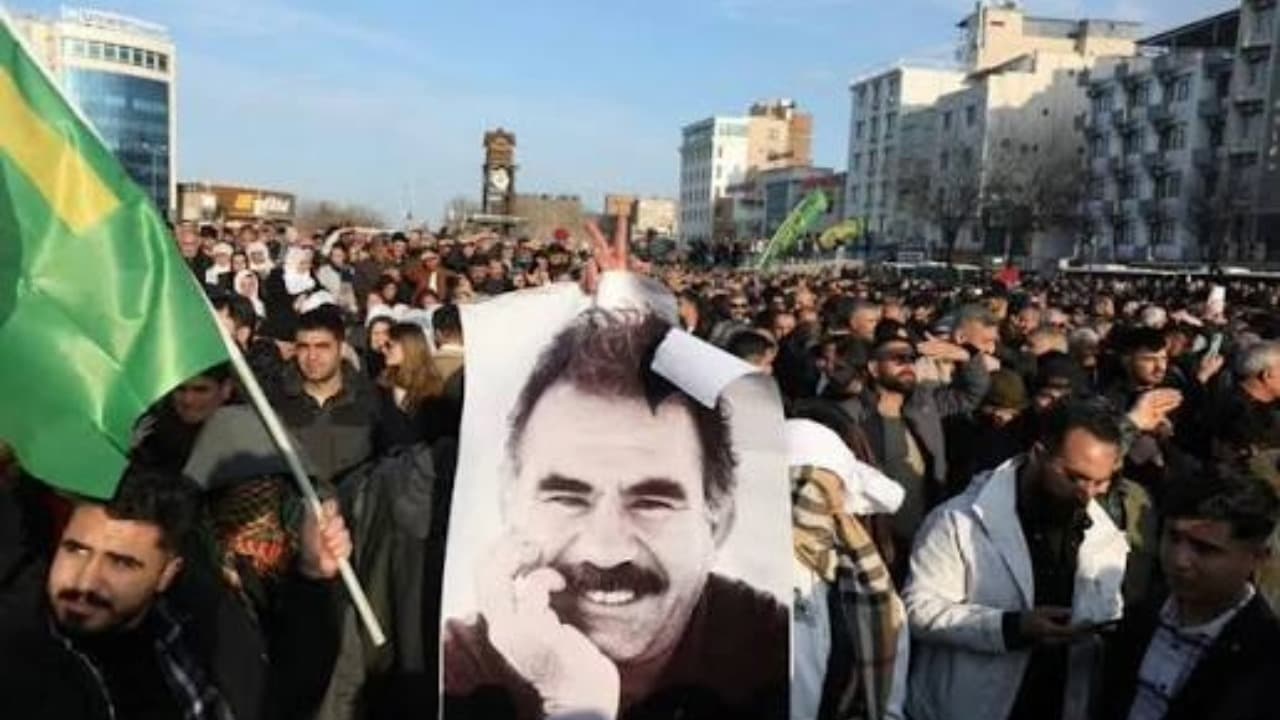 أوجلان يشارك في لجنة نزع السلاح من سجنه