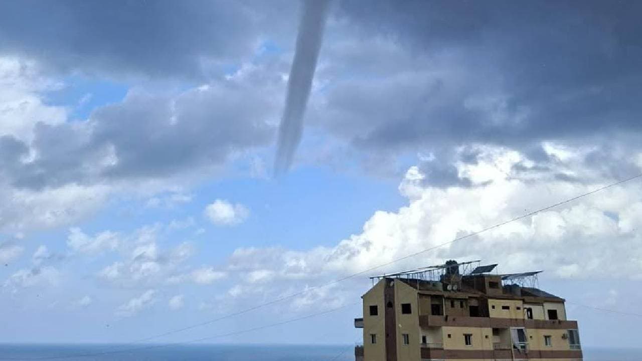 منخفض جوي يسبب زوبعة وسيول في لبنان