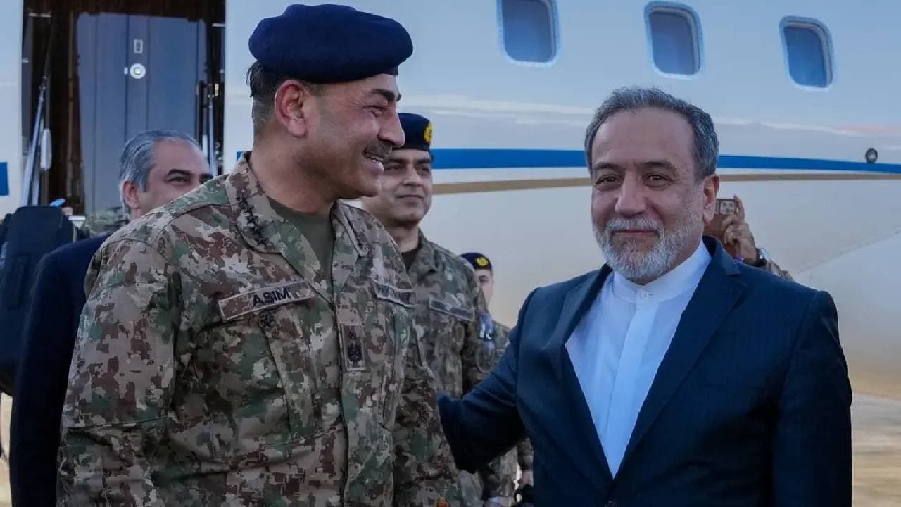 قائد الجيش الباكستاني يزور طهران ووساطة والحرس يعلن إسقاط طائرة أميركية