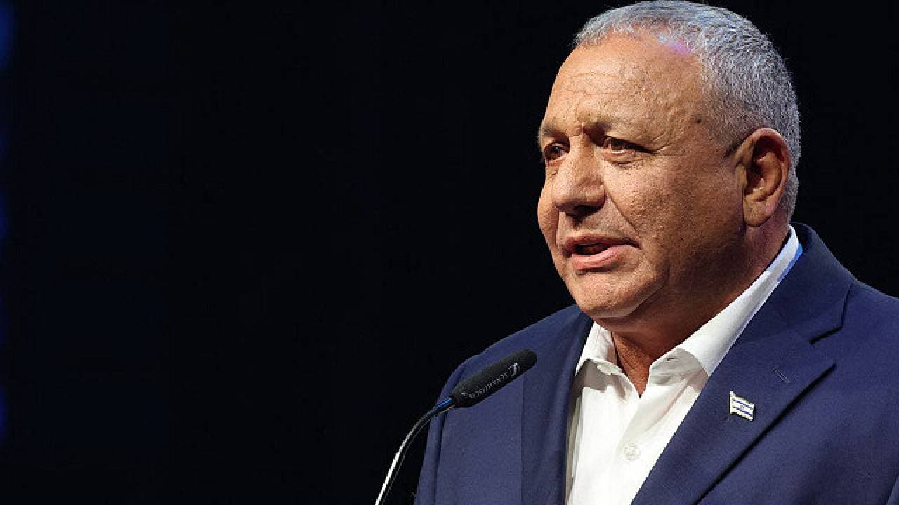 إيزنكوت يكشف خطة تفجيرات البيجر
