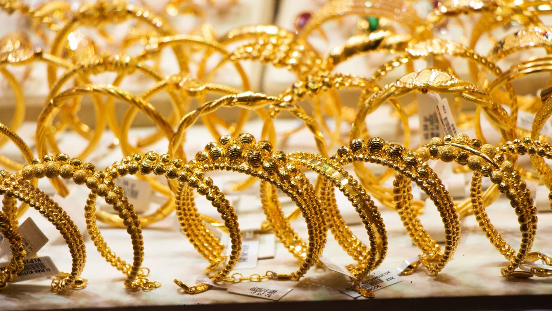 21-karat gold prices at 87.9 Dinars