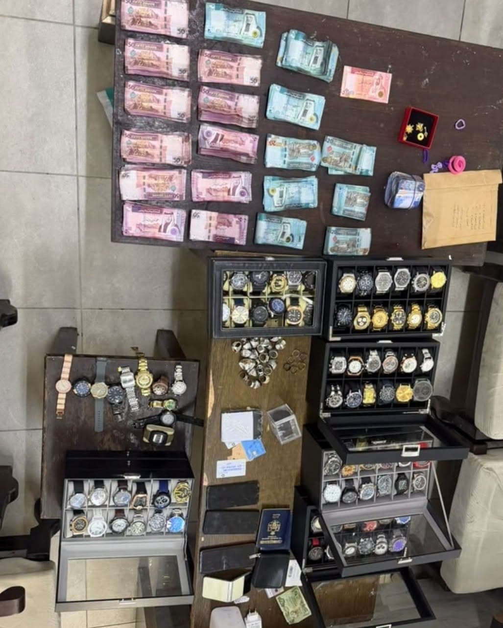Mobile phone seller detained in scam case