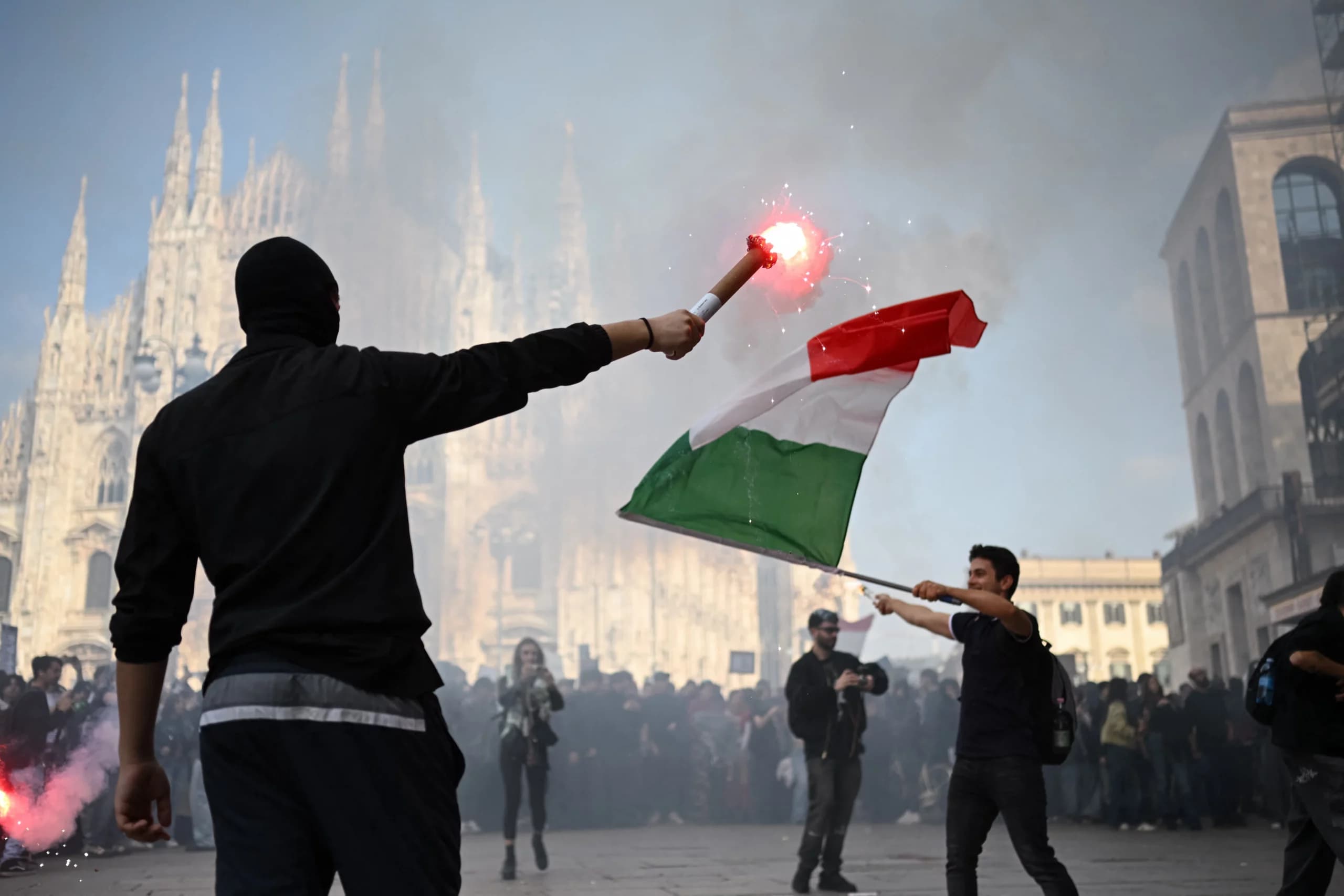 Italy: Protests in Milan and Turin