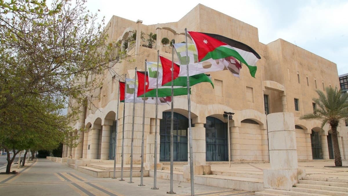 Amman Municipality assigns cleaning contractors