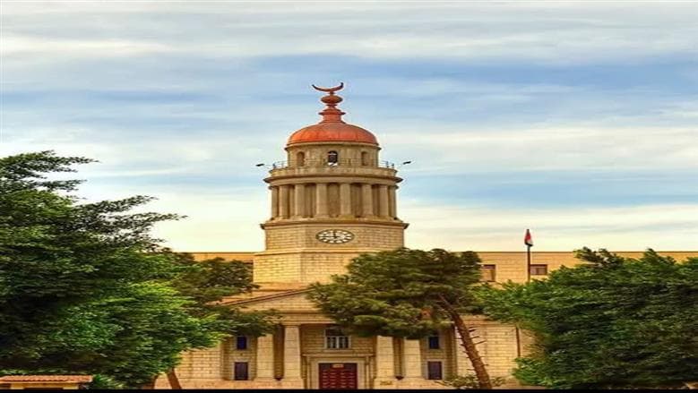 رئيس جامعة القاهرة يخطط لتحديث قصر العيني