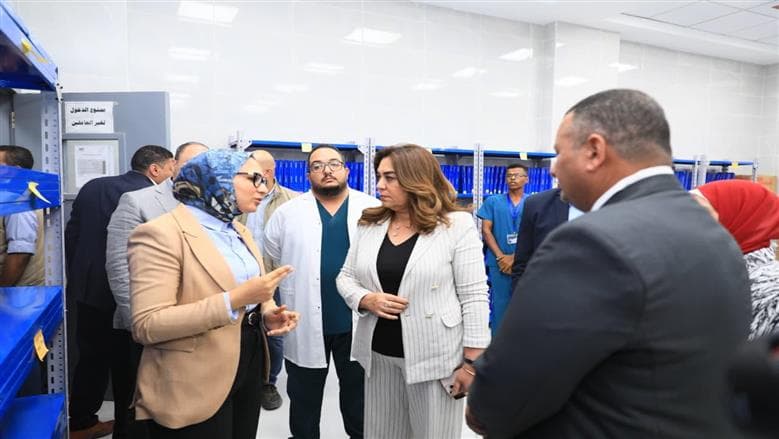 وزيرة التنمية تتفقد وحدة طب الأسرة في النهضة