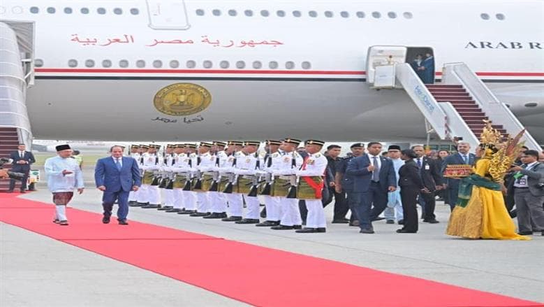 السيسي يلتقي ملك ماليزيا ويؤكد تعزيز الشراكة