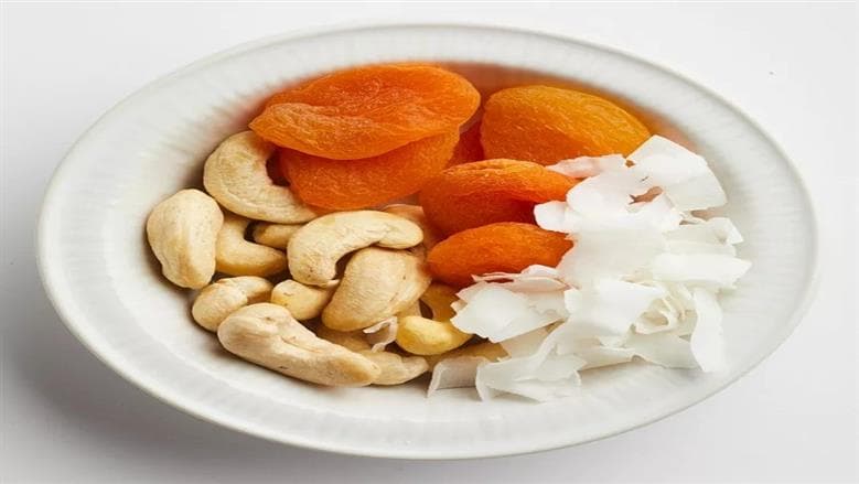 تناول الكاجو والمشمش لزيادة السعرات
