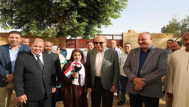 محافظ المنيا يوجه بإنشاء ملعب بمدرسة الأمل