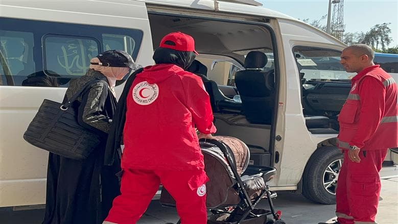 الهلال الأحمر يستقبل دفعة جديدة من الجرحى الفلسطينيين من رفح