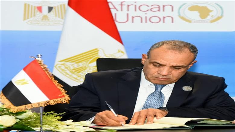 وزير الخارجية يلتقي نظيره الجنوب أفريقي في منتدى الأعمال