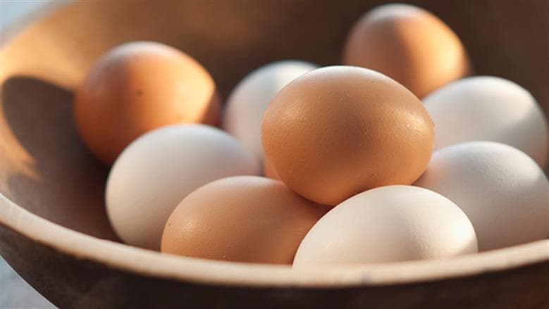 أخطاء شائعة تؤثر على تقشير البيض