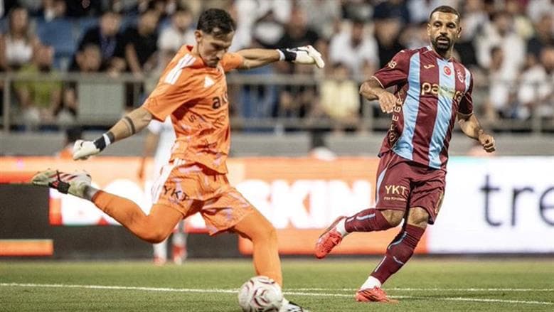 النجيل الاصطناعي يهدد مشاركة صلاح مع طرابزون
