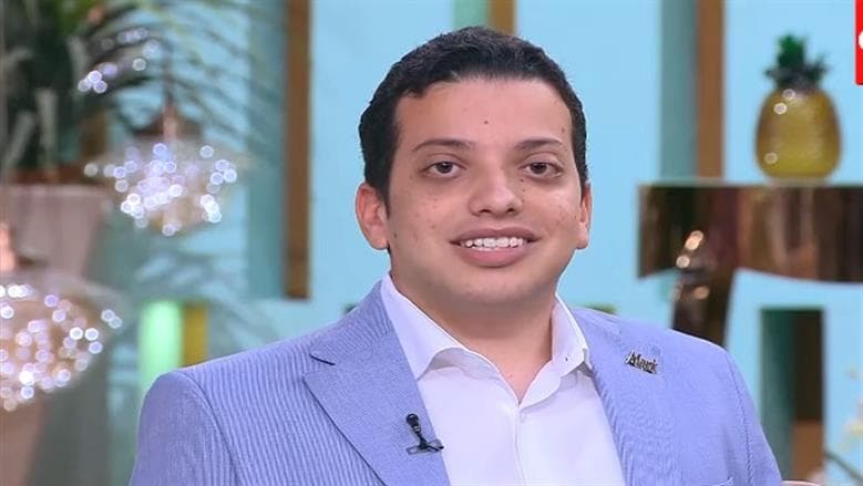 طالب يوضح ابتكار تطبيق لمساعدة المكفوفين