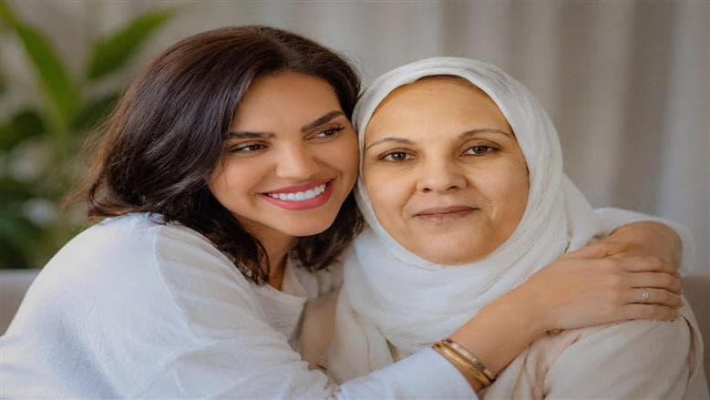 مي فاروق تكرم والدتها بذكرى وفاتها