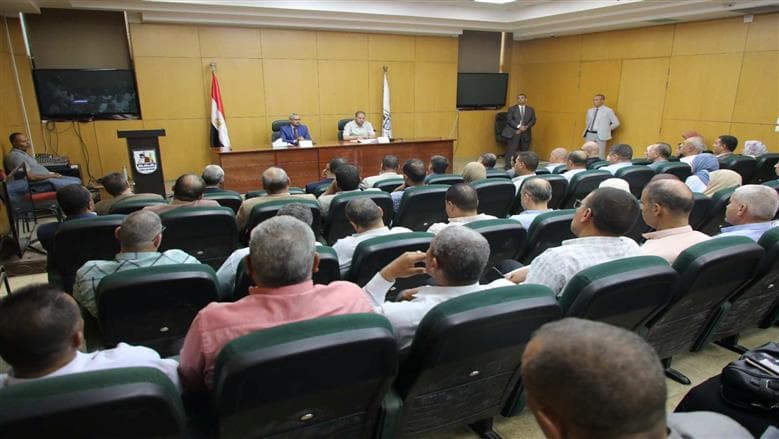 محافظ بني سويف يهدف لتغيير صورة المحليات