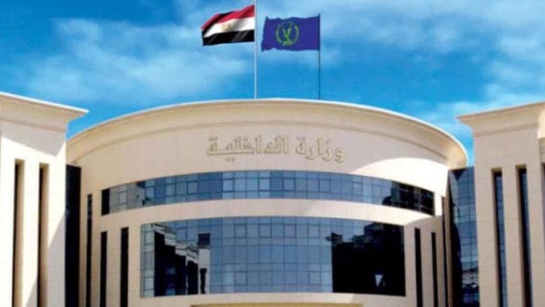 ضبط شخص انتحل صفة موظف للاحتيال على المحلات