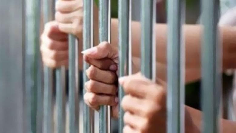 ضبط طالب بالجيزة لادارته صفحة تسهيل الهجرة