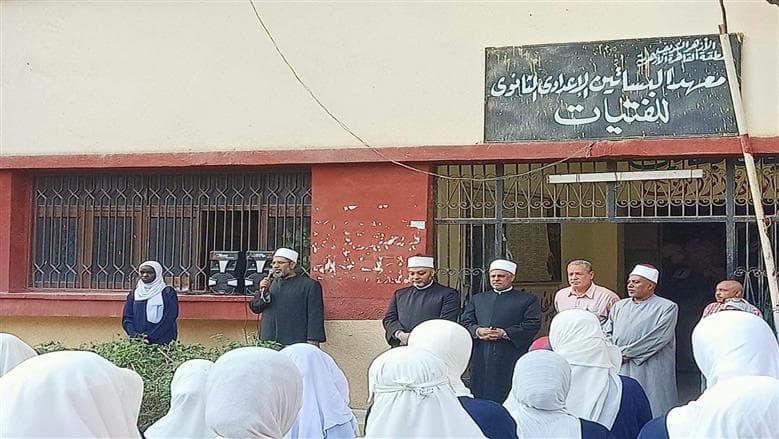 رئيس المعاهد يتابع بدء الدراسة في القاهرة