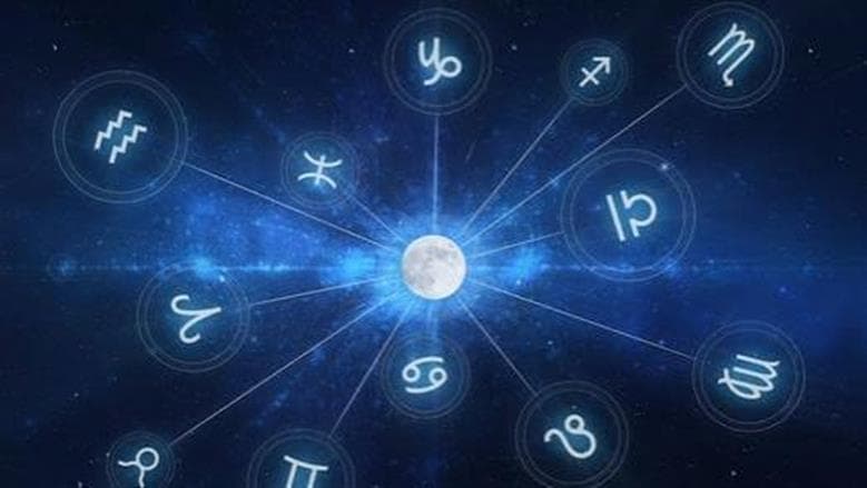 أبراج تكشف من يحب ومن يتصنع