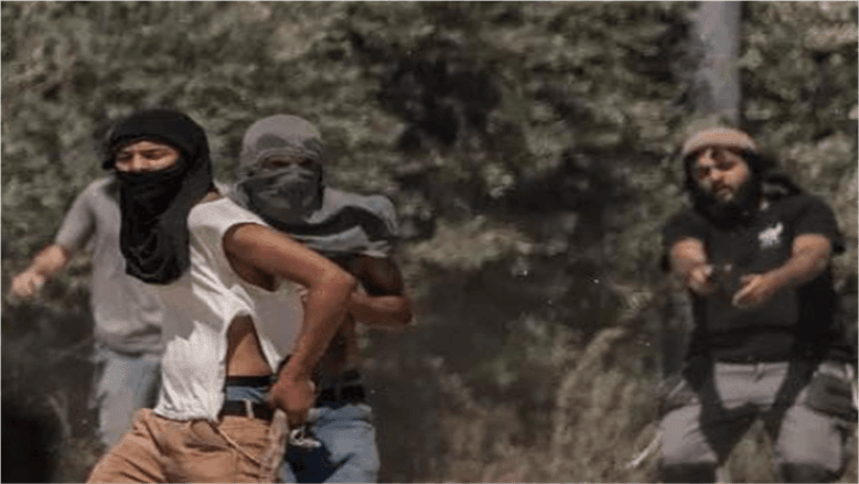مستوطنون يهاجمون المقبرة والمزارعين في الضفة