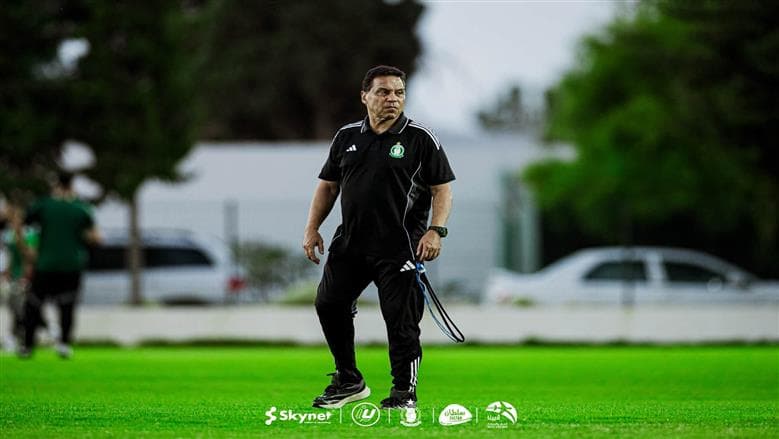 حسام البدري يرد على مشجع حول أداء فليك مع برشلونة