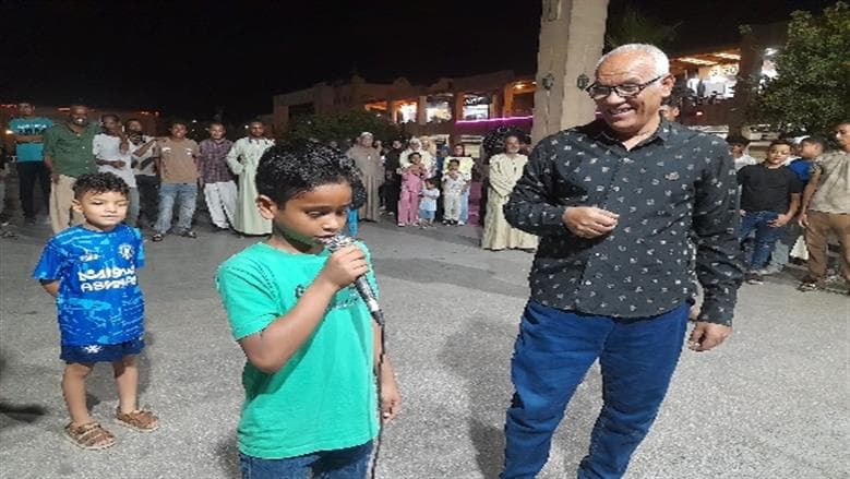 شارع الفن يزين ميدان المحطة بأسوان بعروض فنية