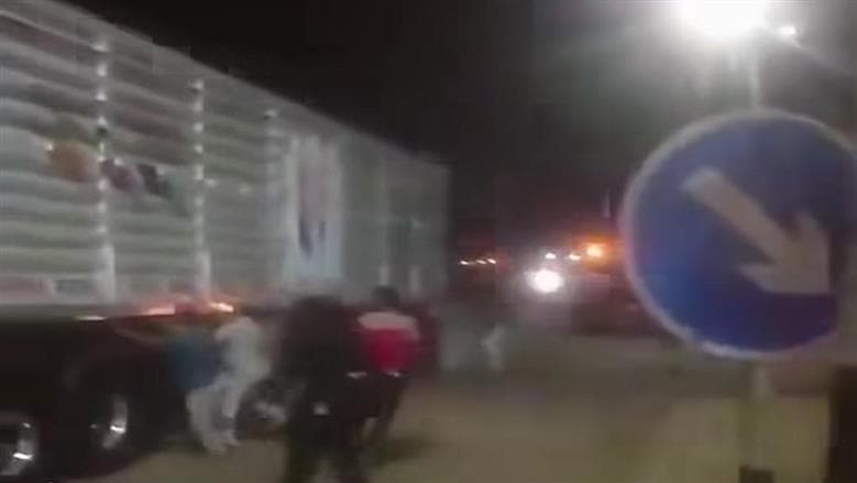 نجدة تريلا من شريط القطار