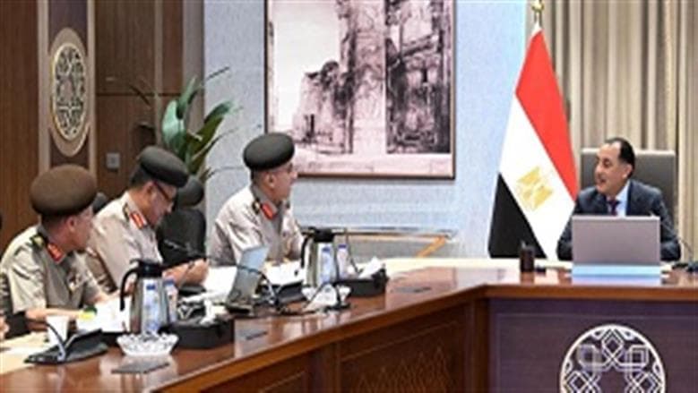 رئيس الوزراء يطلع على مشروعات الهيئة الهندسية