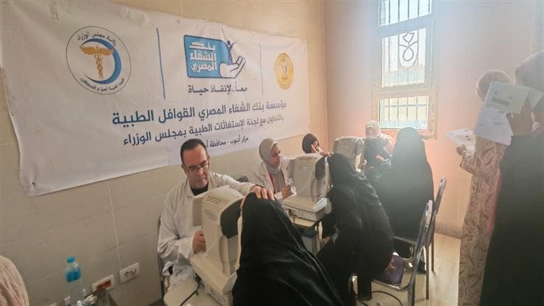 مدبولي يطلع على نتائج قافلة طبية بأسيوط