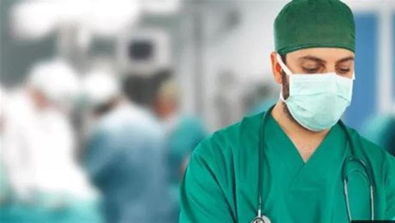 سبب ارتداء الأطباء الزي الأخضر في العمليات