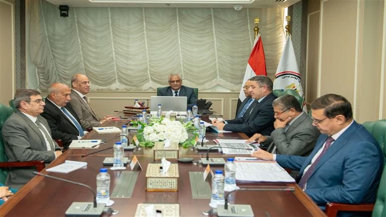 وزير الإنتاج الحربي يوظف فائض الإنتاج لدعم المجتمع