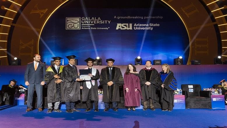 السفارة الأمريكية تكرم خريجي الدرجتين المزدوجتين