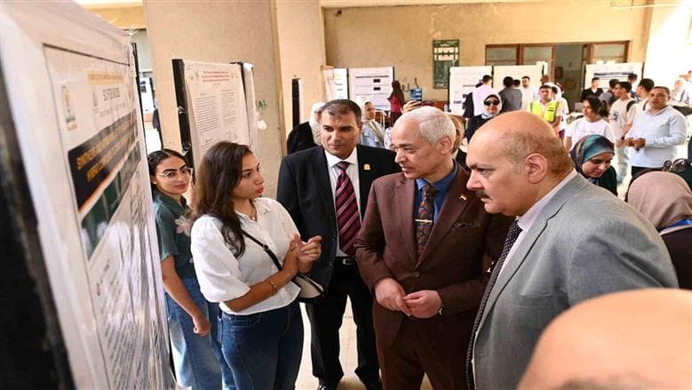 رئيس جامعة أسيوط يفتتح ملتقى الابتكار العلمي